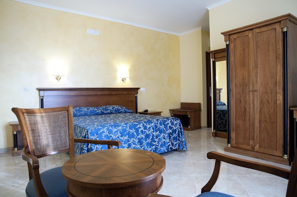 Hotel Aquila 아프릴리아 외부 사진