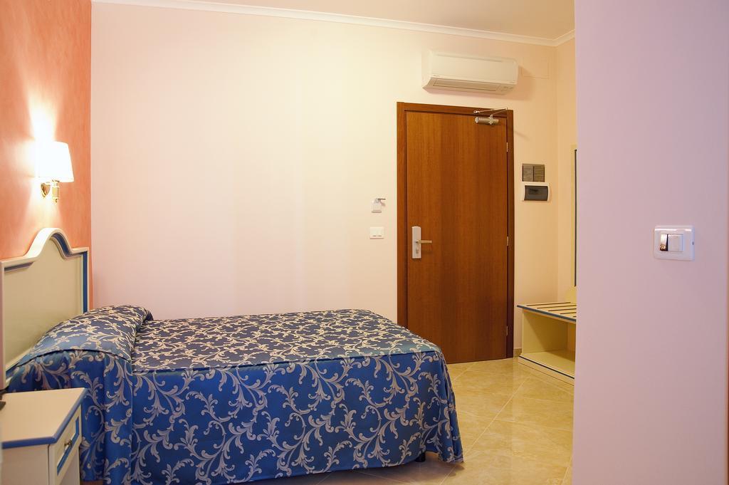 Hotel Aquila 아프릴리아 외부 사진